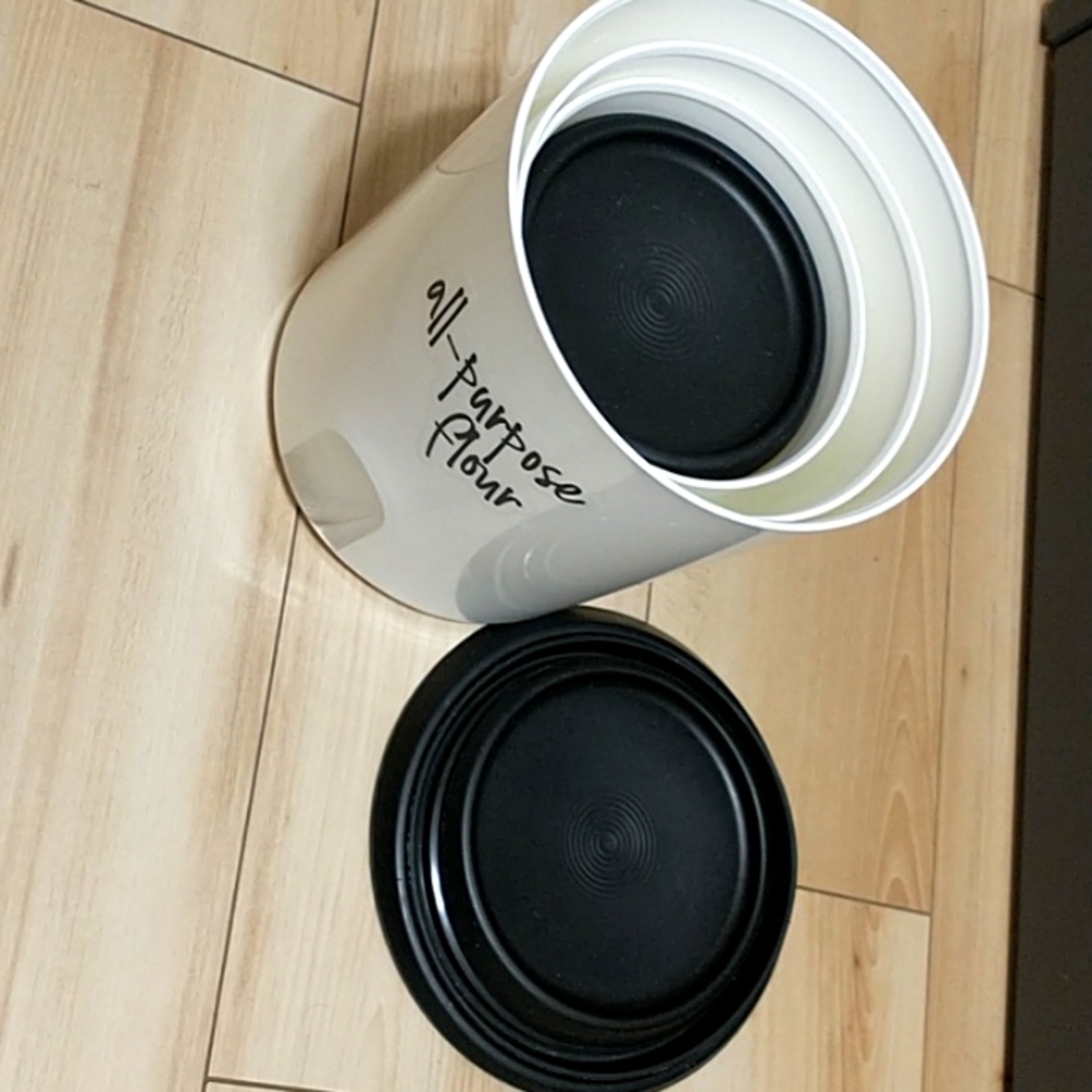 Tupperware 8 piece set - Picture 8 of 9